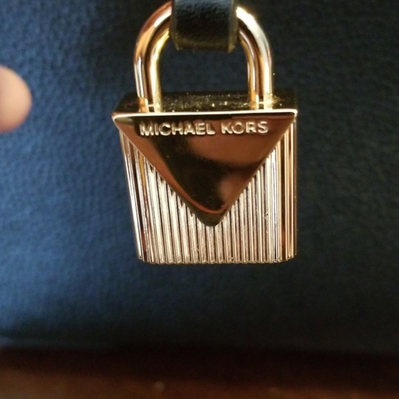 Black Michael Kors bag - Picture 3 of 6